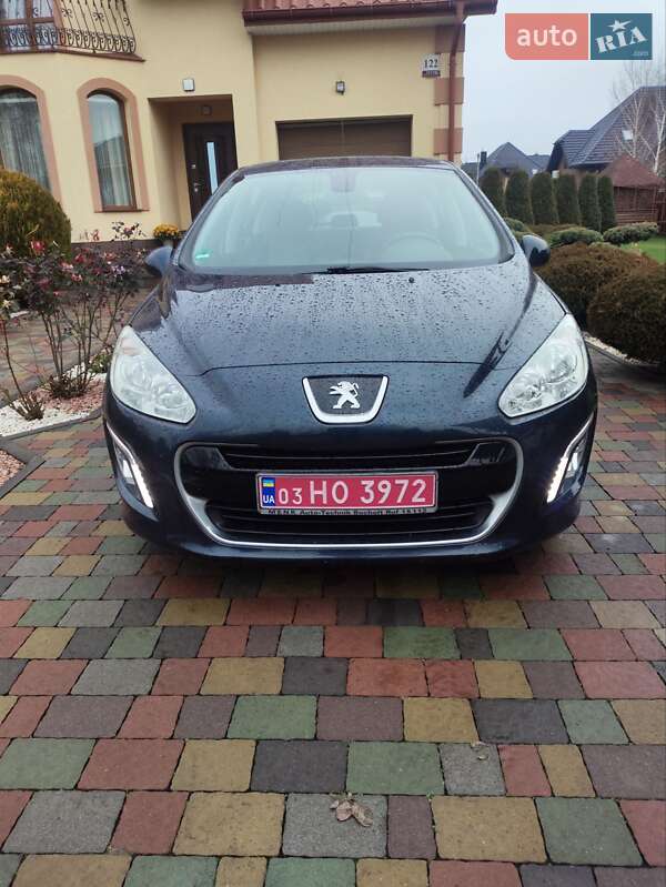 Хэтчбек Peugeot 308 2011 в Луцке