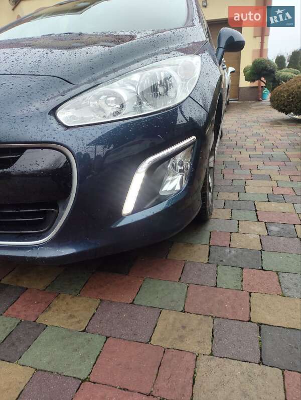 Хэтчбек Peugeot 308 2011 в Луцке