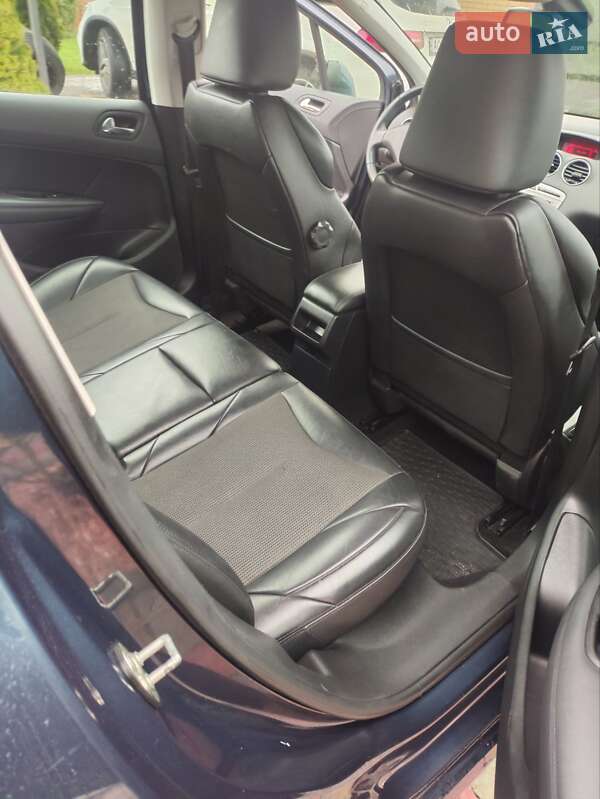 Хэтчбек Peugeot 308 2011 в Луцке