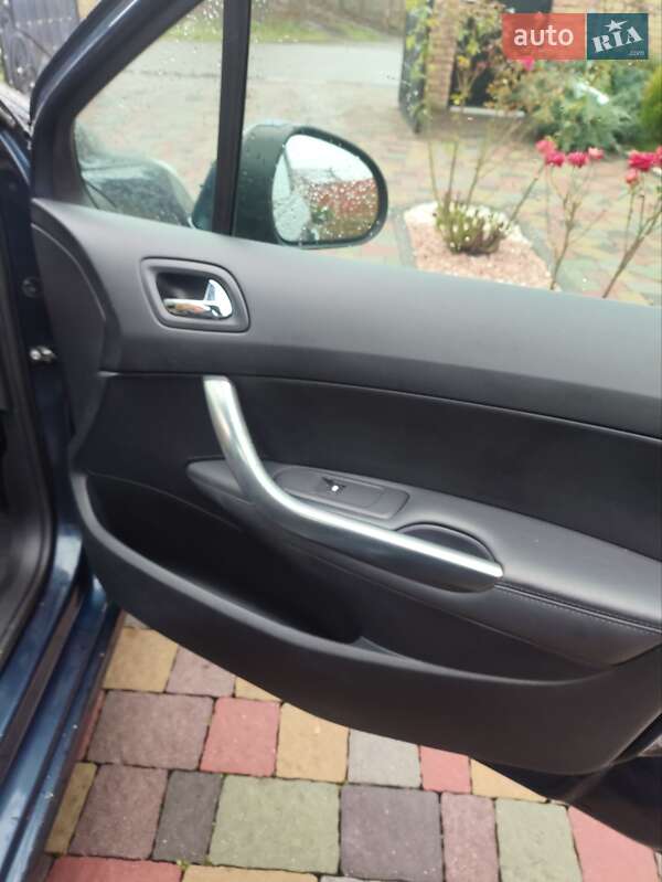 Хэтчбек Peugeot 308 2011 в Луцке