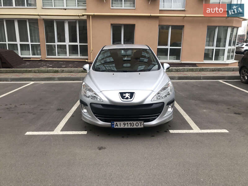 Хэтчбек Peugeot 308 2008 в Киеве