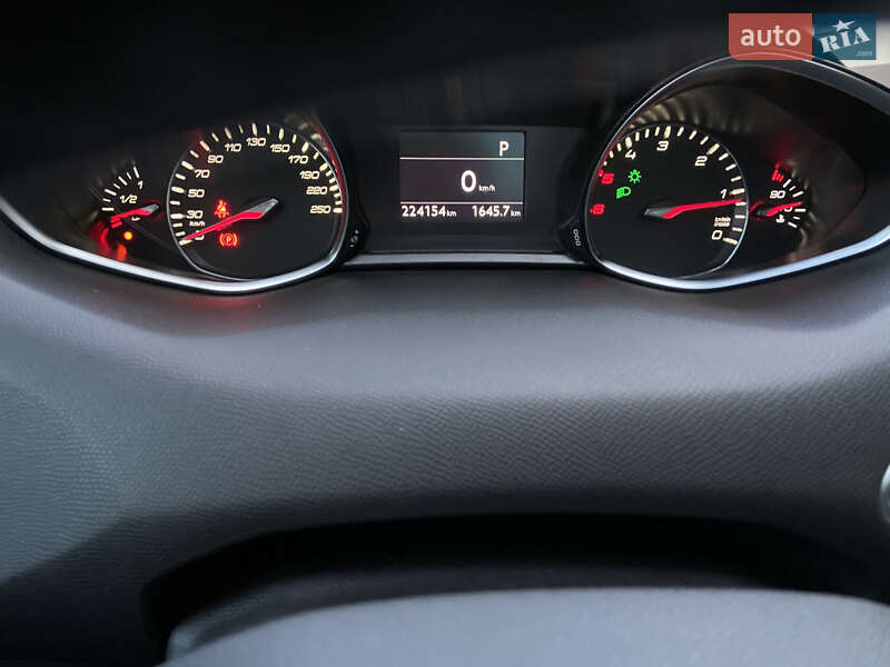 Универсал Peugeot 308 2015 в Звягеле