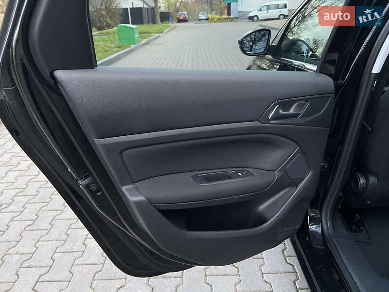 Универсал Peugeot 308 2015 в Звягеле