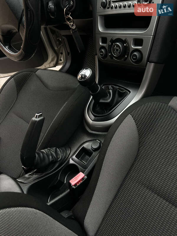 Хэтчбек Peugeot 308 2009 в Золочеве