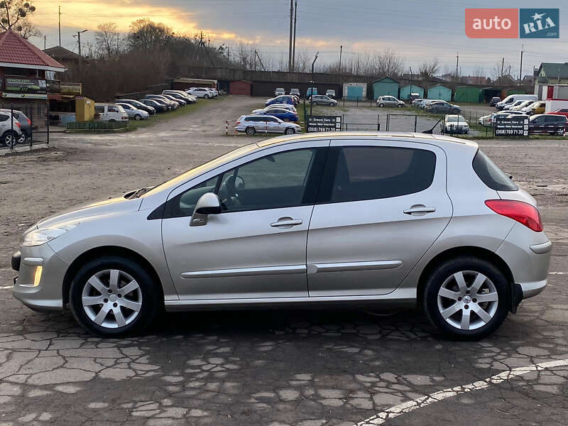 Хэтчбек Peugeot 308 2010 в Ровно