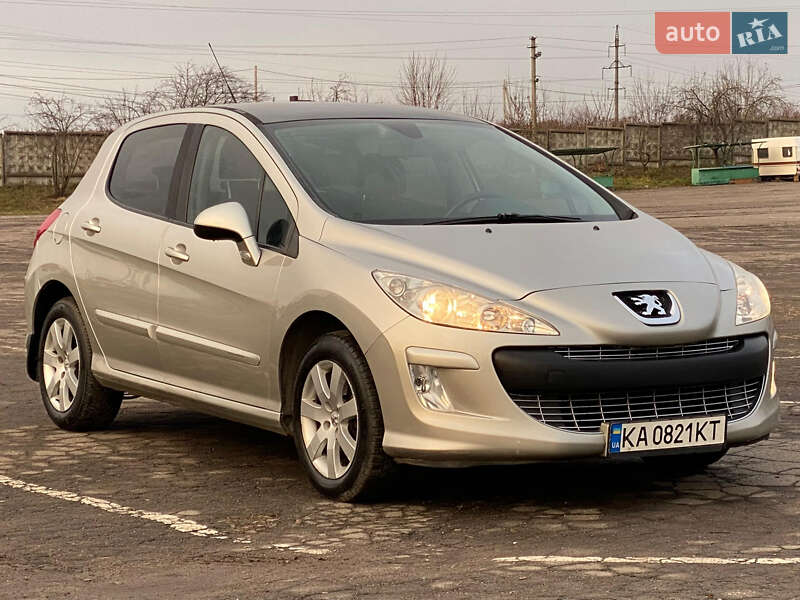 Хэтчбек Peugeot 308 2010 в Ровно