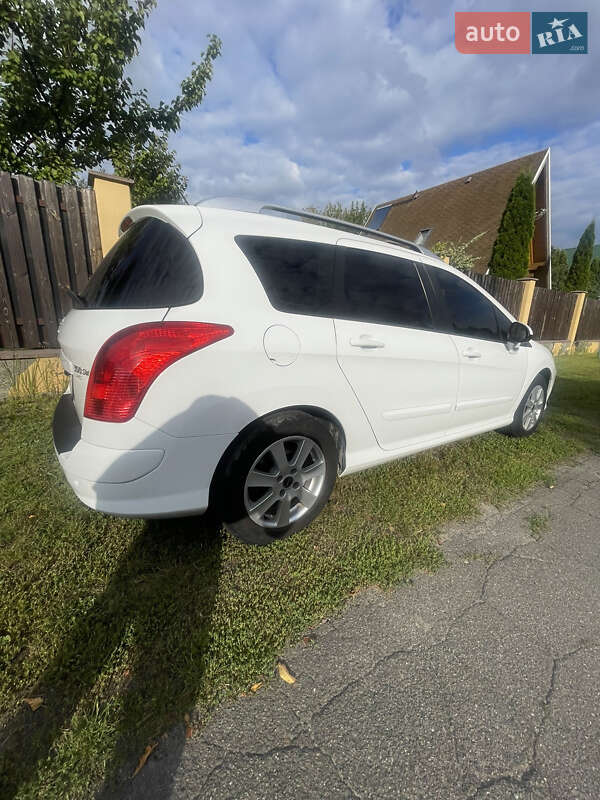 Универсал Peugeot 308 2011 в Буче