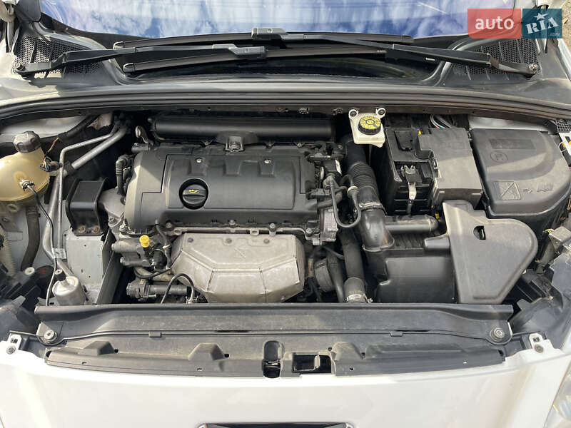 Универсал Peugeot 308 2011 в Буче