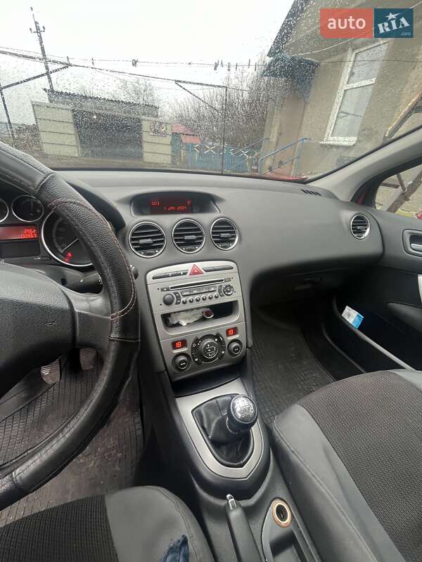 Хэтчбек Peugeot 308 2007 в Юрьевке