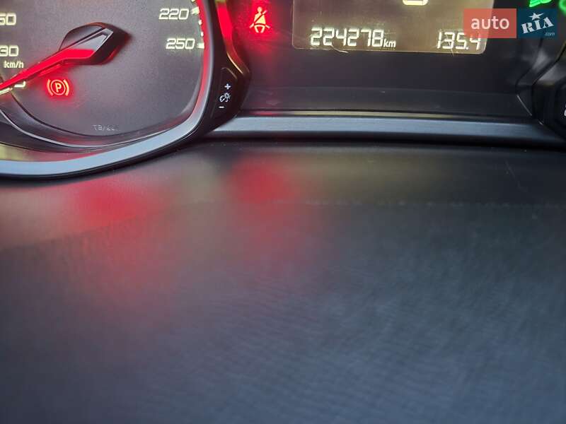 Универсал Peugeot 308 2015 в Дубно фото 38 Универсал Peugeot 308 2015 в Дубно