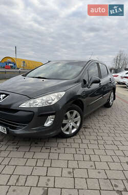 Хэтчбек Peugeot 308 2008 в Ужгороде