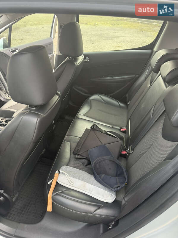 Хэтчбек Peugeot 308 2011 в Тернополе