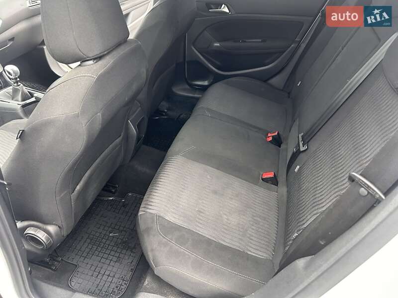 Універсал Peugeot 308 2014 в Чернівцях