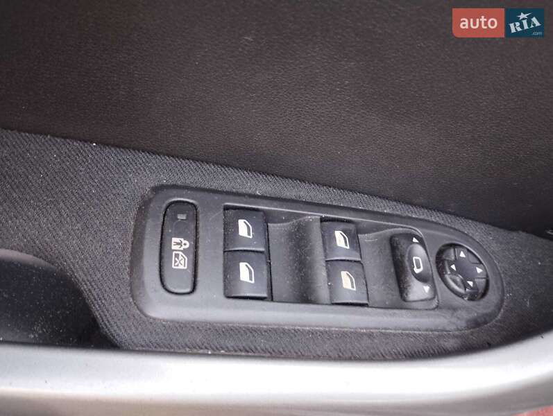 Хетчбек Peugeot 308 2011 в Краматорську