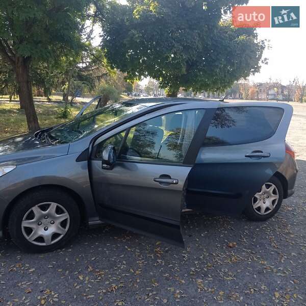 Хетчбек Peugeot 308 2010 в Чугуєві