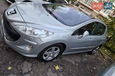 Хэтчбек Peugeot 308 2008 в Львове