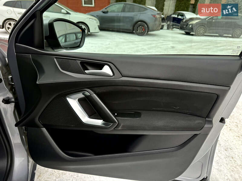 Универсал Peugeot 308 2015 в Ровно