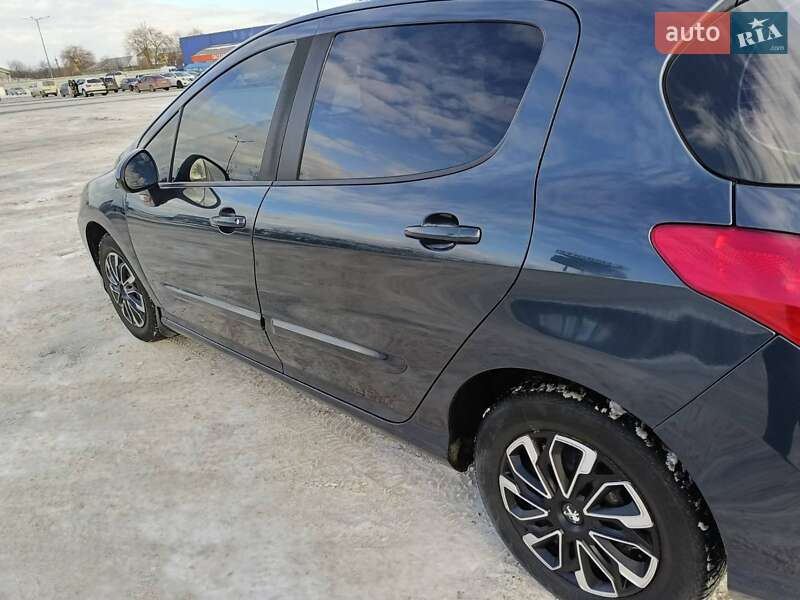 Хэтчбек Peugeot 308 2012 в Львове