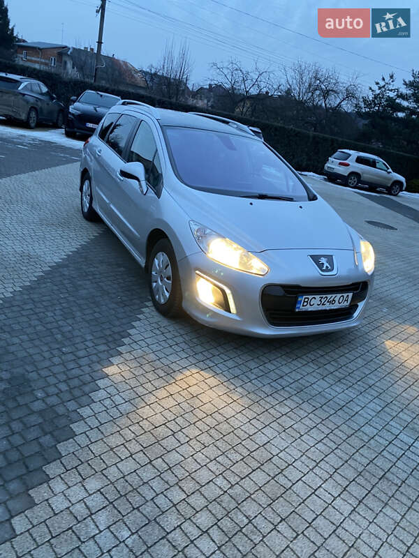 Хэтчбек Peugeot 308 2012 в Стрые