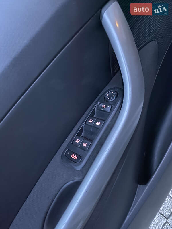 Хэтчбек Peugeot 308 2012 в Стрые