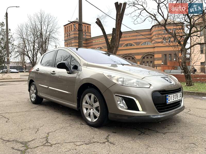 Peugeot 308 2011