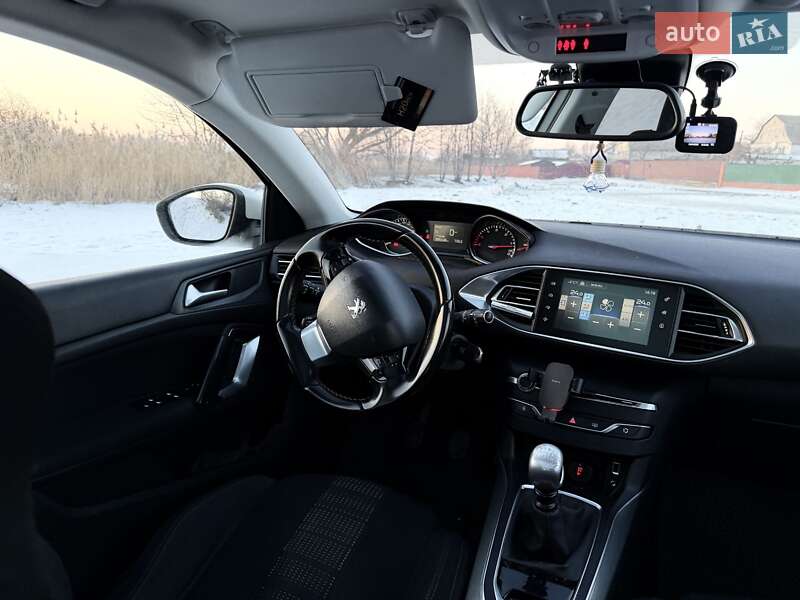 Универсал Peugeot 308 2016 в Киеве