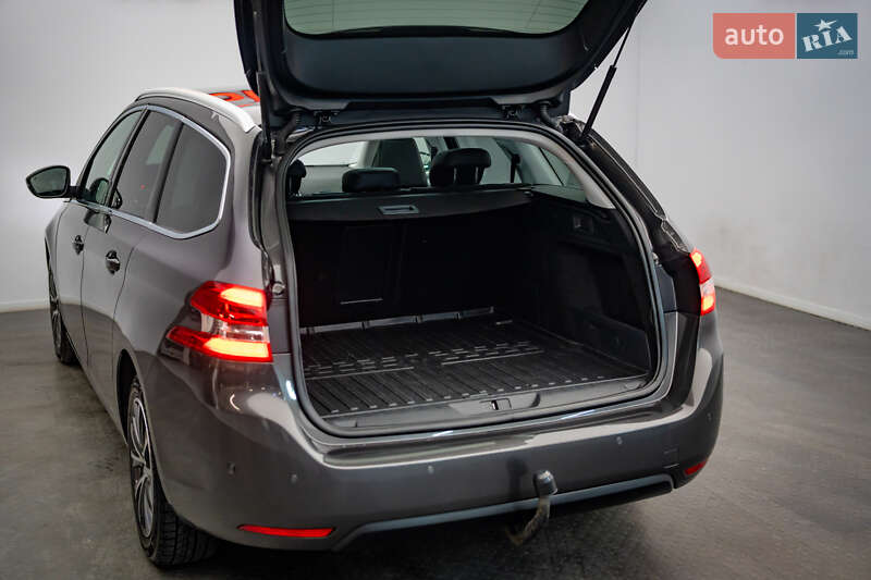 Универсал Peugeot 308 2017 в Киеве