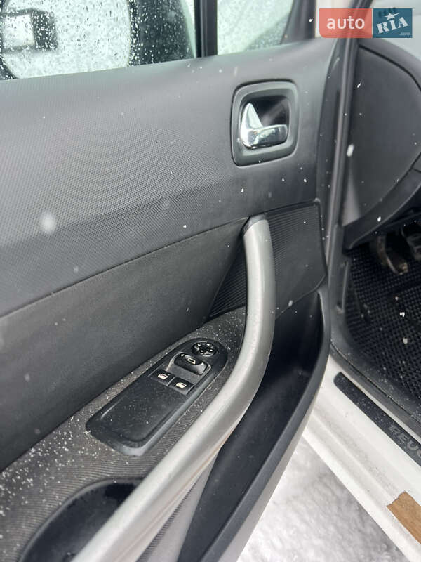 Универсал Peugeot 308 2009 в Нововолынске