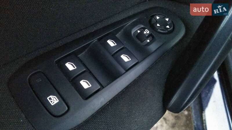 Универсал Peugeot 308 2015 в Черновцах