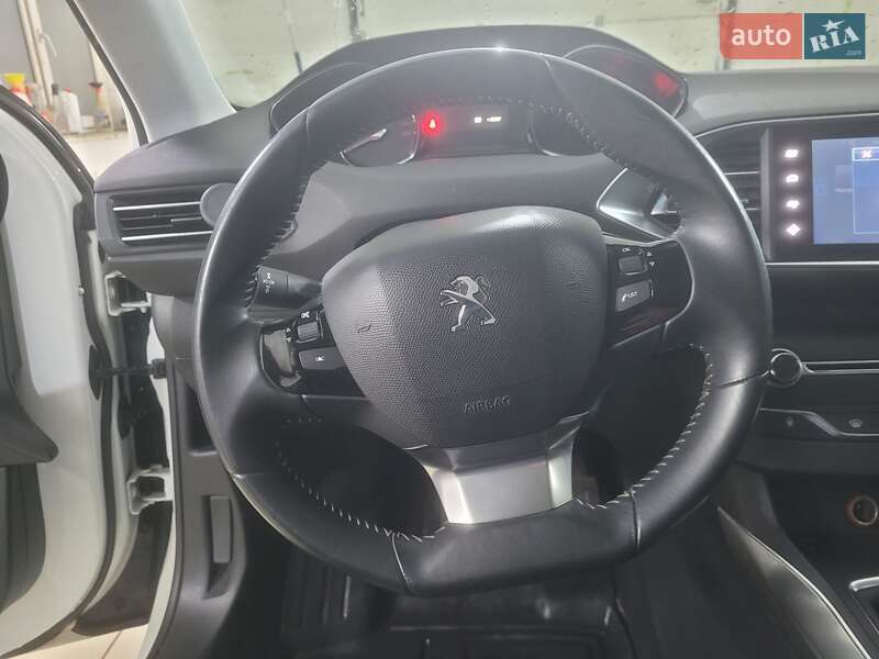 Универсал Peugeot 308 2014 в Киеве