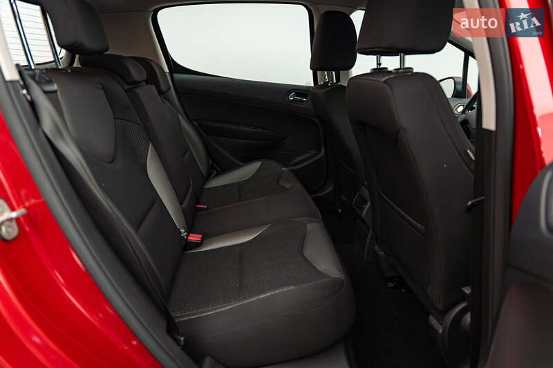 Хэтчбек Peugeot 308 2011 в Киеве