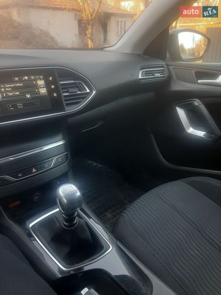 Универсал Peugeot 308 2015 в Хусте