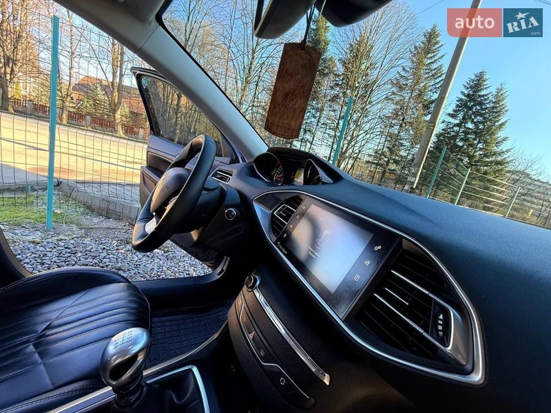 Универсал Peugeot 308 2015 в Трускавце