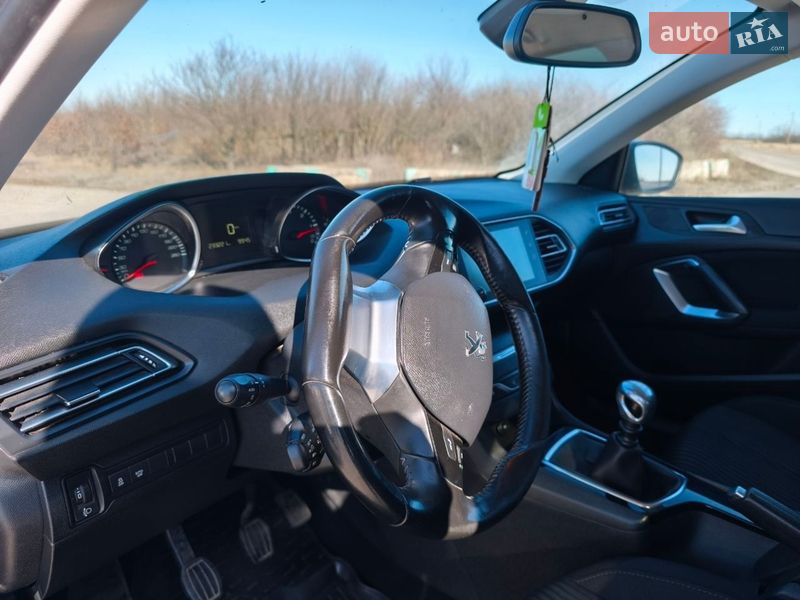 Универсал Peugeot 308 2015 в Компанеевке
