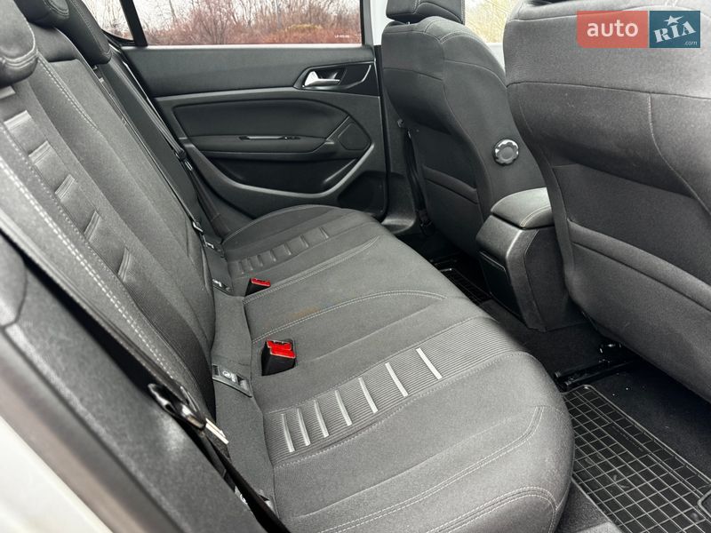 Хетчбек Peugeot 308 2014 в Дрогобичі