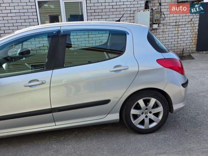 Хетчбек Peugeot 308 2010 в Києві