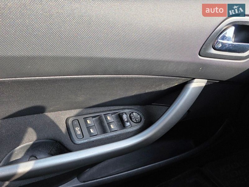 Хетчбек Peugeot 308 2010 в Києві