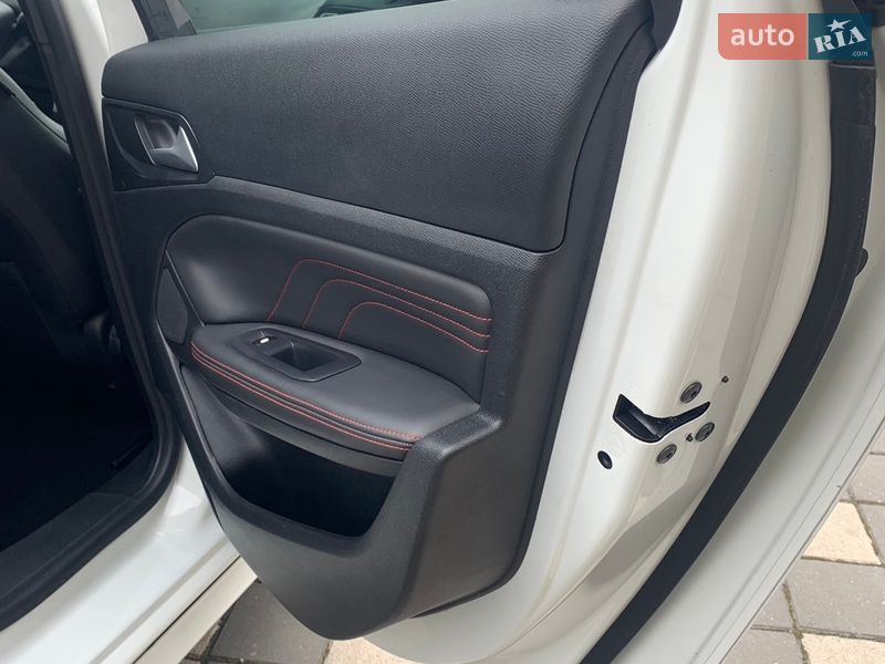 Универсал Peugeot 308 2017 в Стрые