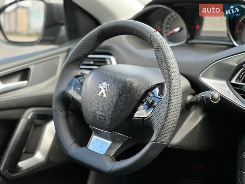 Универсал Peugeot 308 2016 в Ровно