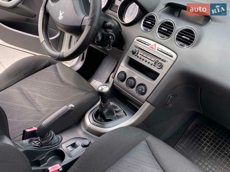 Универсал Peugeot 308 2011 в Рудки
