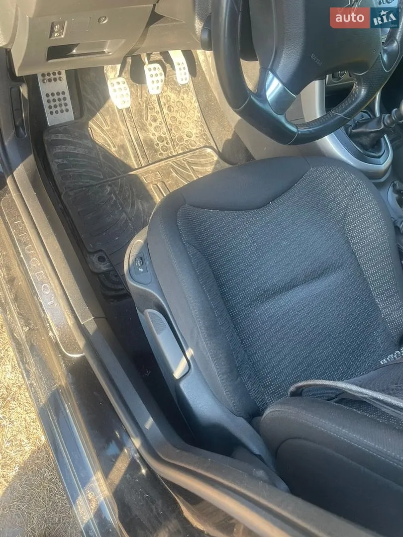 2010 Peugeot 308 - мініатюра 8