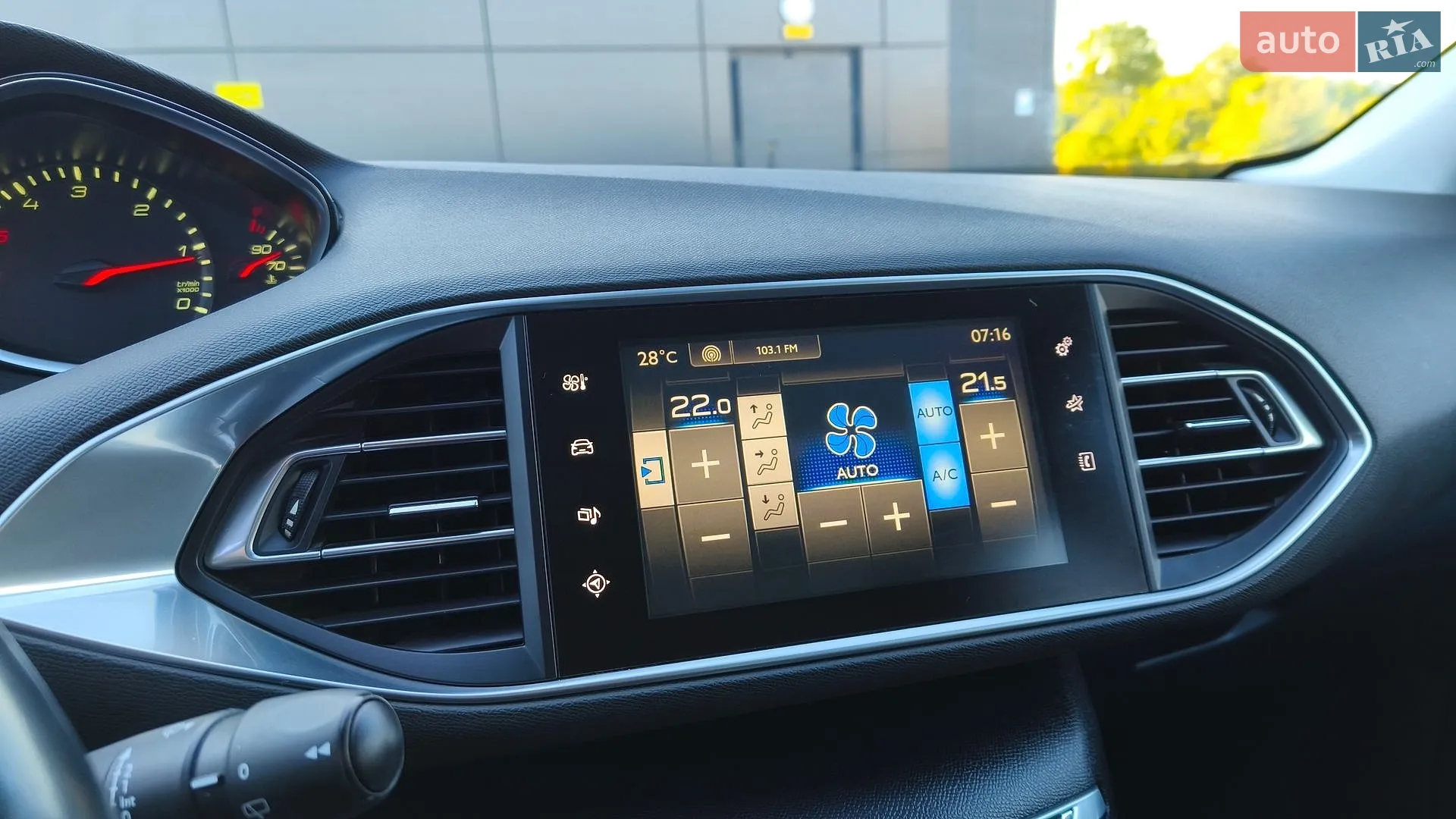 2015 Peugeot 308 - мініатюра 18