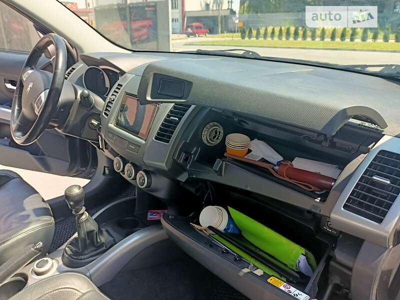 Позашляховик / Кросовер Peugeot 4007 2008 в Рівному