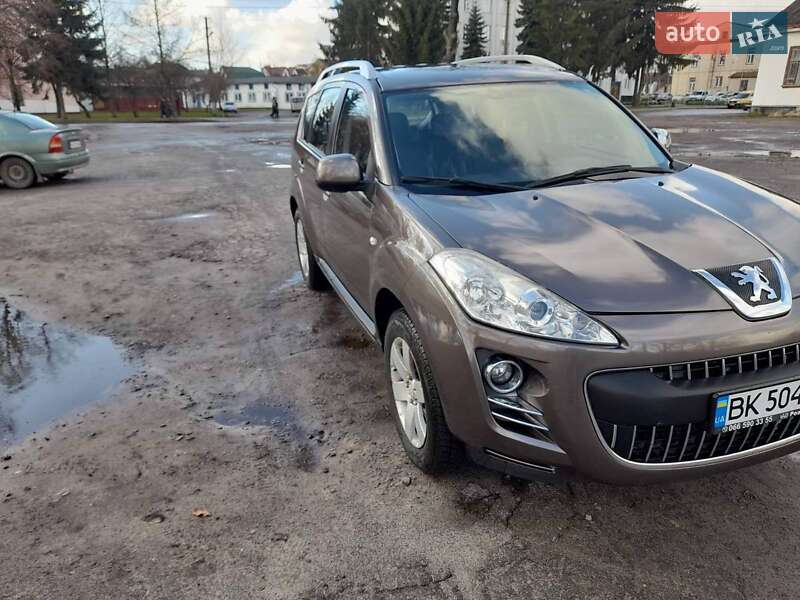 Позашляховик / Кросовер Peugeot 4007 2010 в Дубні