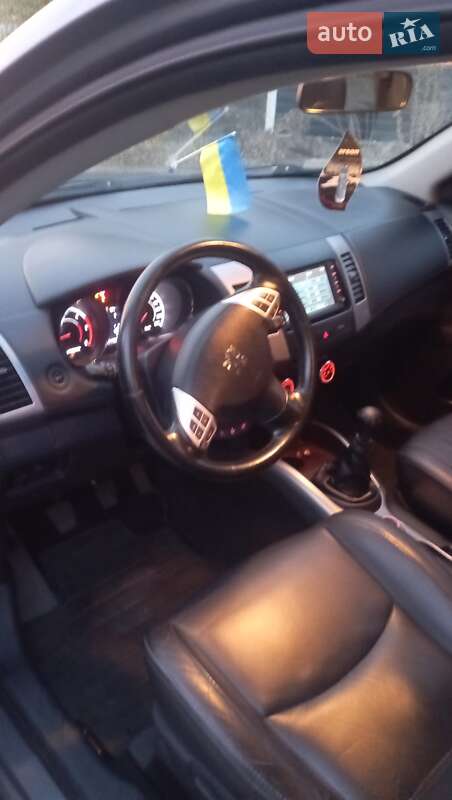 Позашляховик / Кросовер Peugeot 4007 2010 в Умані