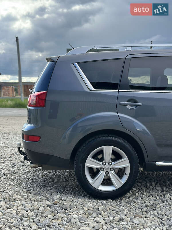 Позашляховик / Кросовер Peugeot 4007 2010 в Чернівцях