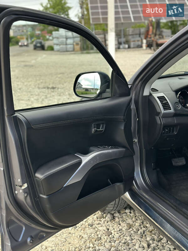 Позашляховик / Кросовер Peugeot 4007 2010 в Чернівцях