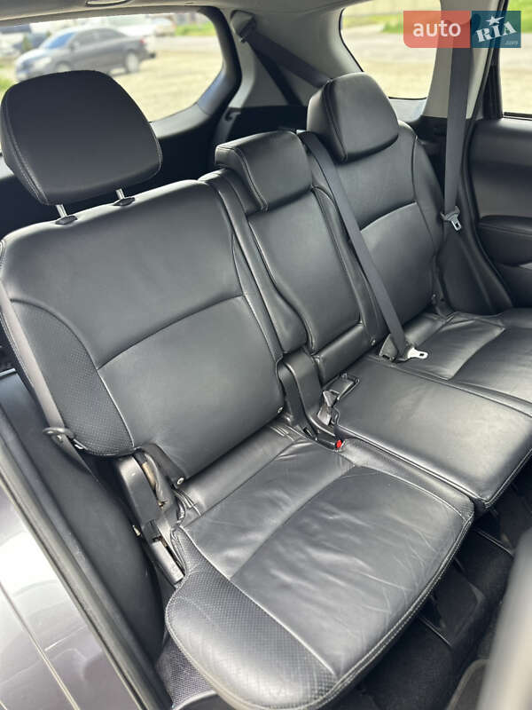 Позашляховик / Кросовер Peugeot 4007 2010 в Чернівцях
