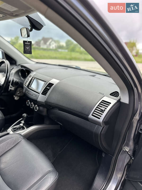 Позашляховик / Кросовер Peugeot 4007 2010 в Чернівцях
