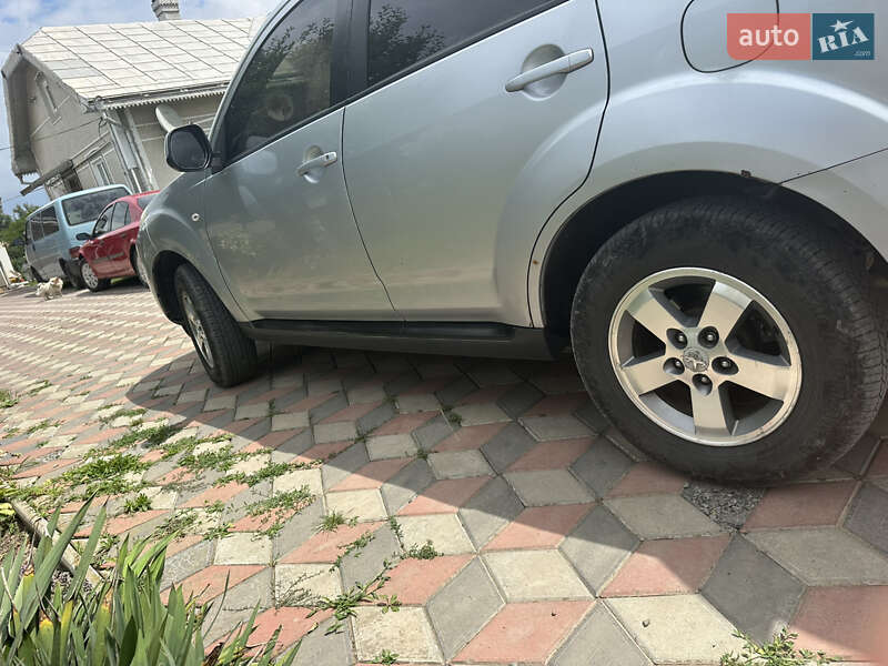 Позашляховик / Кросовер Peugeot 4007 2008 в Чернівцях